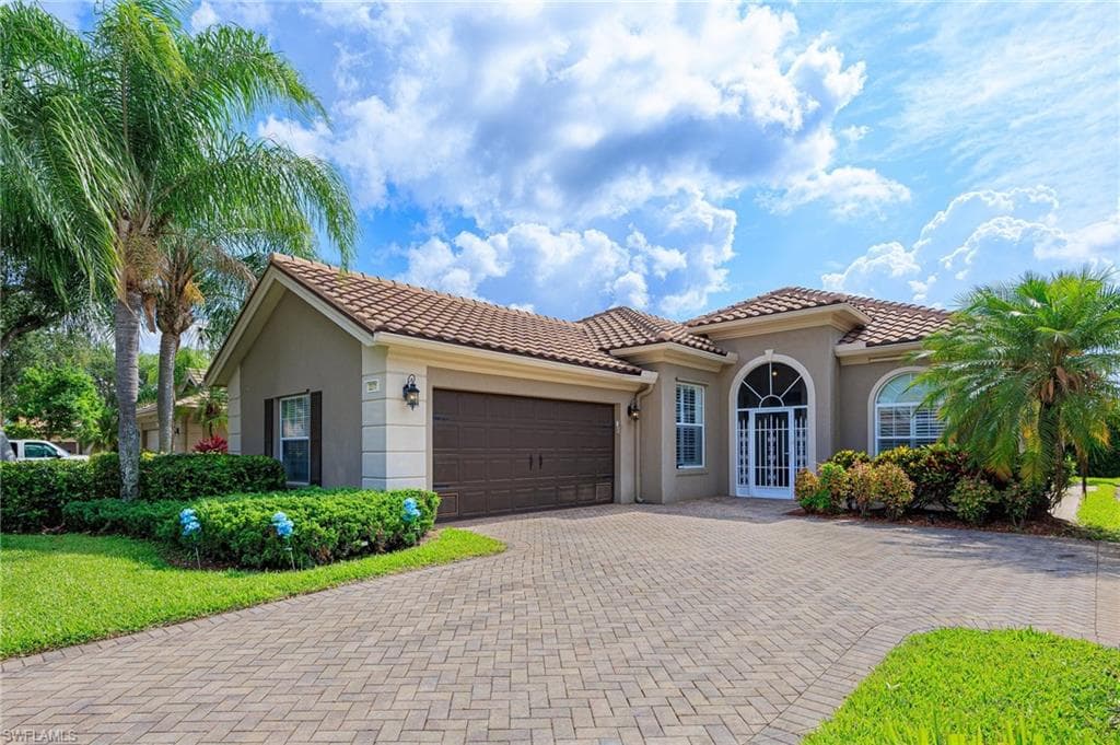 2271 Heydon Cir, Naples