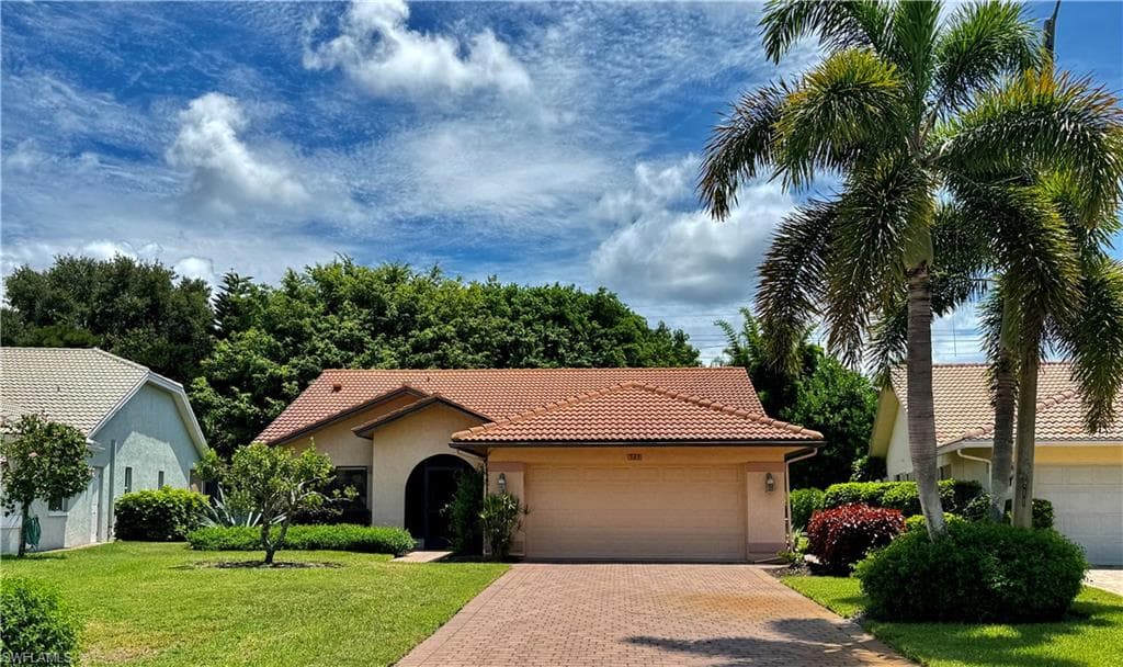 565 Kings Way, Naples