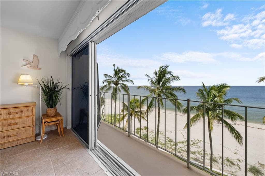 2011 Gulf Shore Blvd #44, Naples