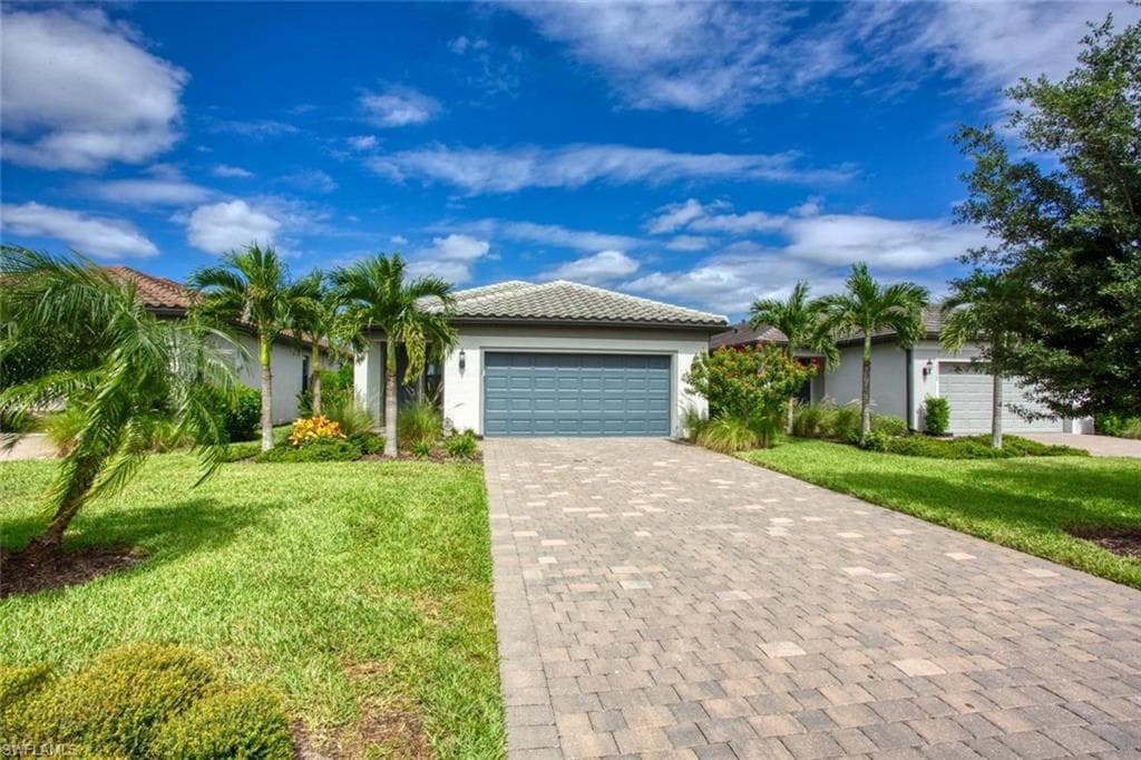 20032 Kingmont Dr, Estero