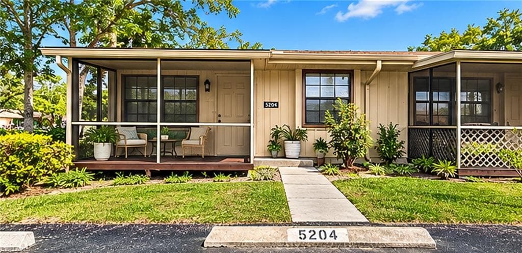 5204 Treetops Dr #i, Naples