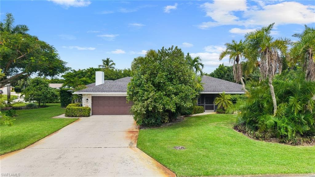 347 Country Club Ln, Naples