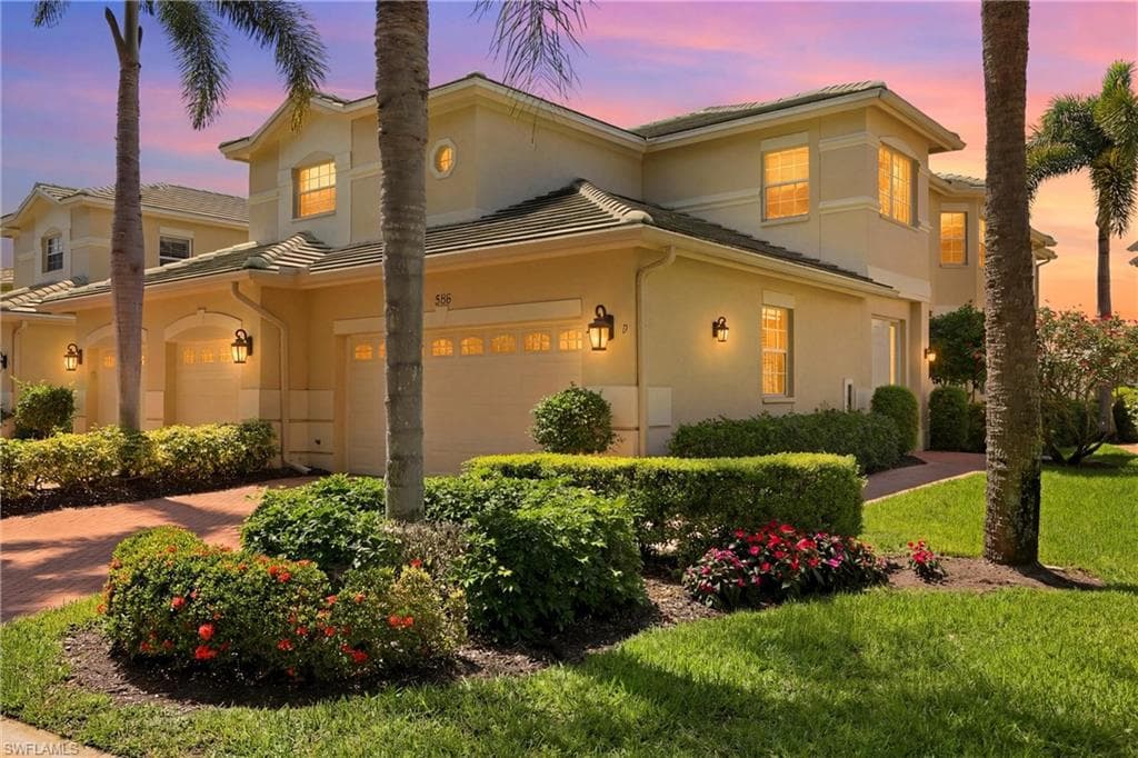 566 Vintage Reserve Ln #21-D, Naples