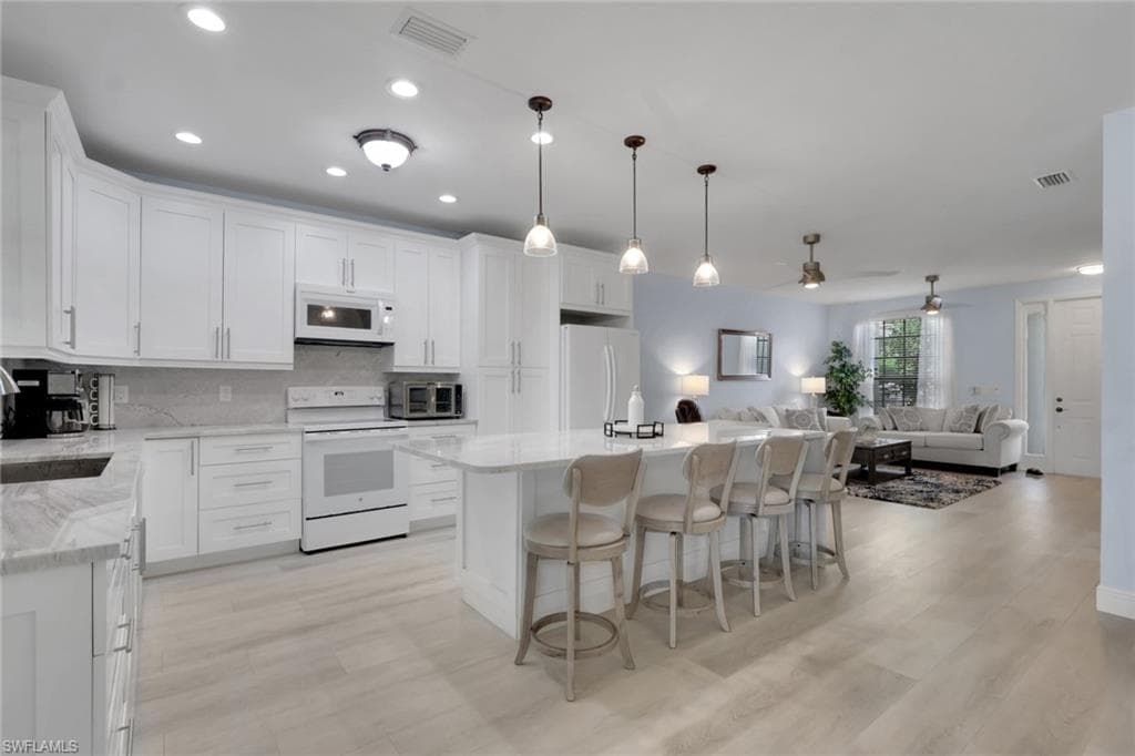 15068 Summit Place Cir #225, Naples, photo 3