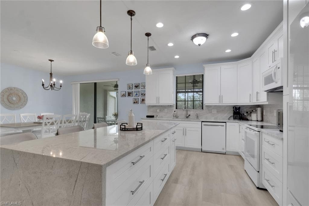 15068 Summit Place Cir #225, Naples