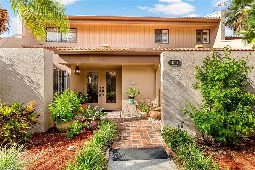 4705 Landings Dr, Fort Myers, photo 3