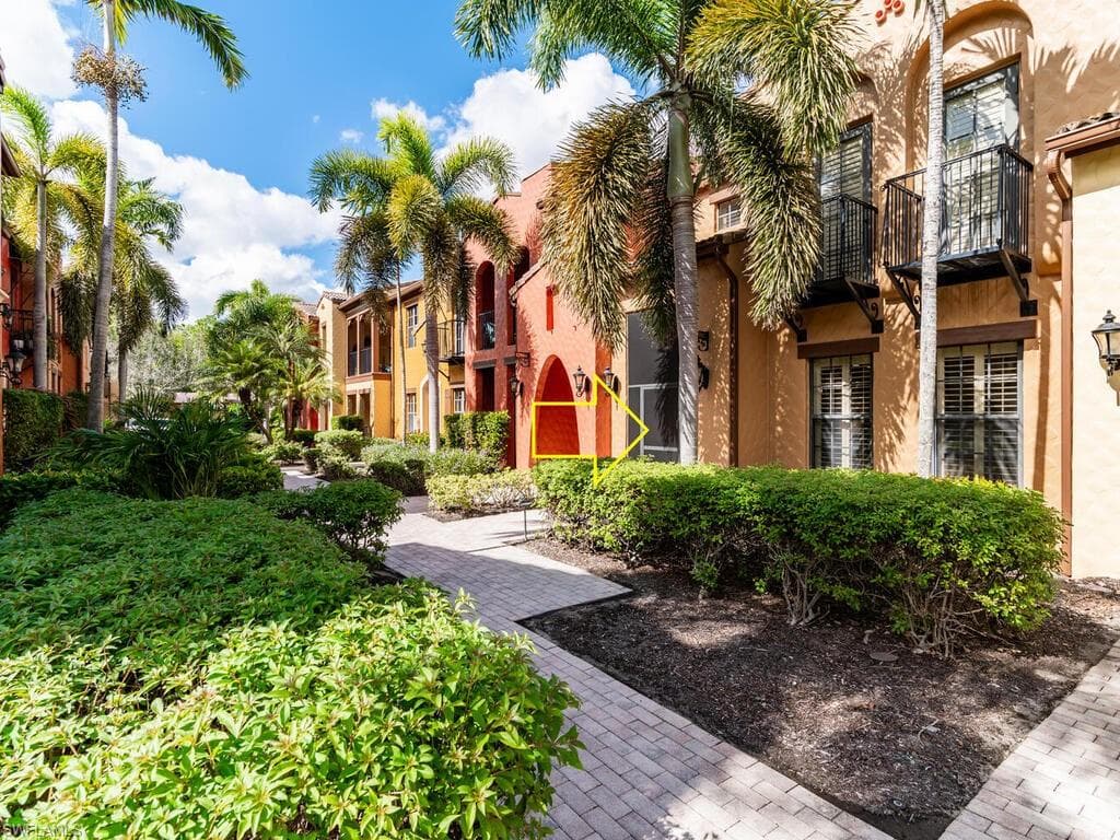 9146 Chula Vista St #12905, Naples