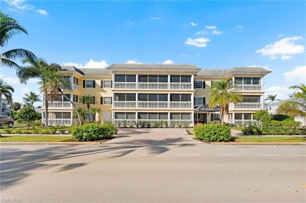 666 3rd St #101, Naples