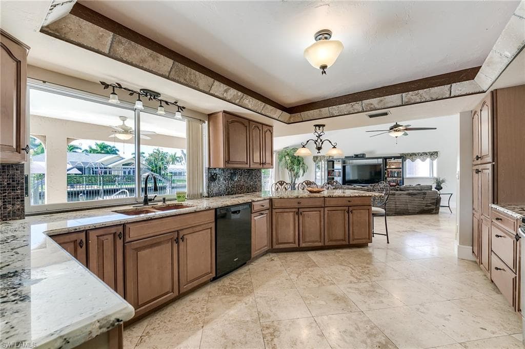 1506 52nd Ln, Cape Coral, photo 3