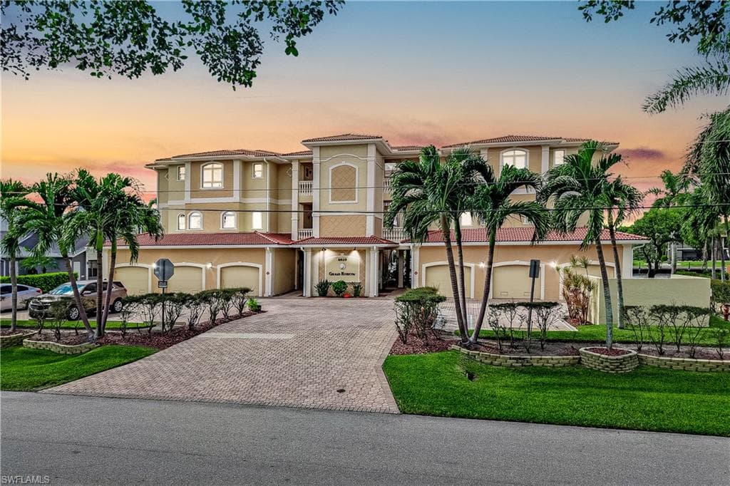 4610 5th Pl #201, Cape Coral, photo 2