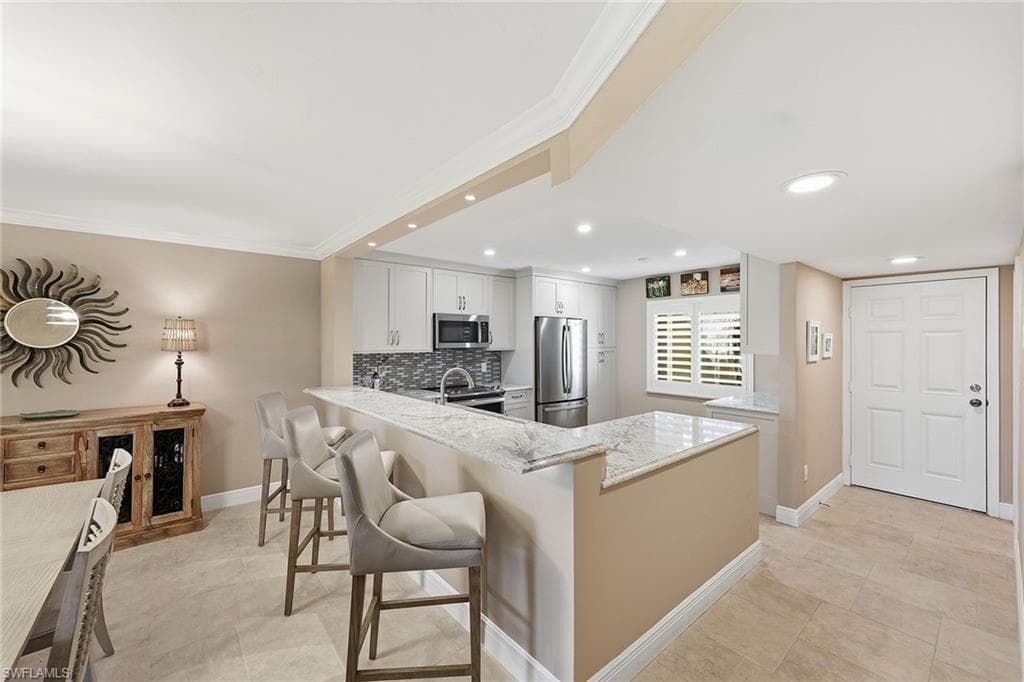 5863 Cobblestone Ln #f103, Naples