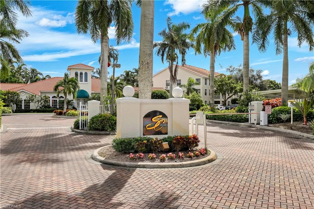 4630 Saint Croix Ln #812, Naples