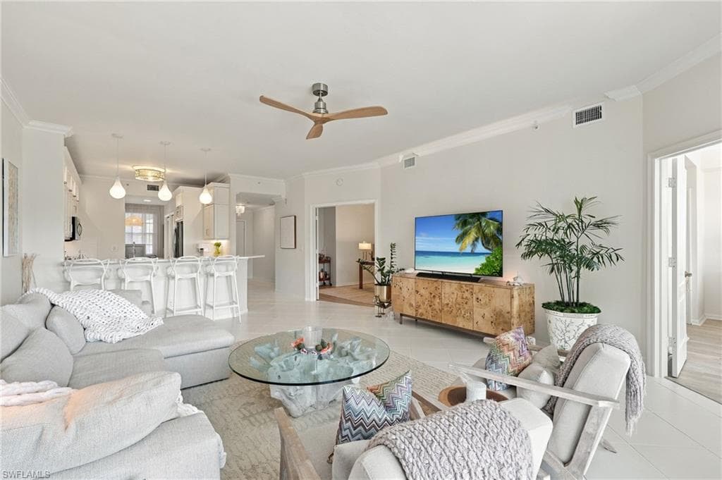 4650 Yacht Harbor Dr #124, Naples, photo 2