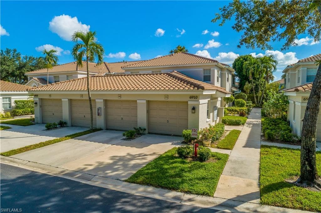 6910 Satinleaf Rd #204, Naples