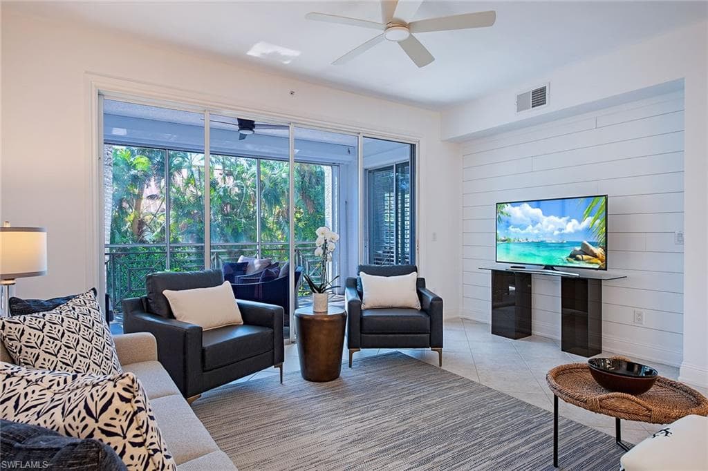 360 7th Ave #4, Naples