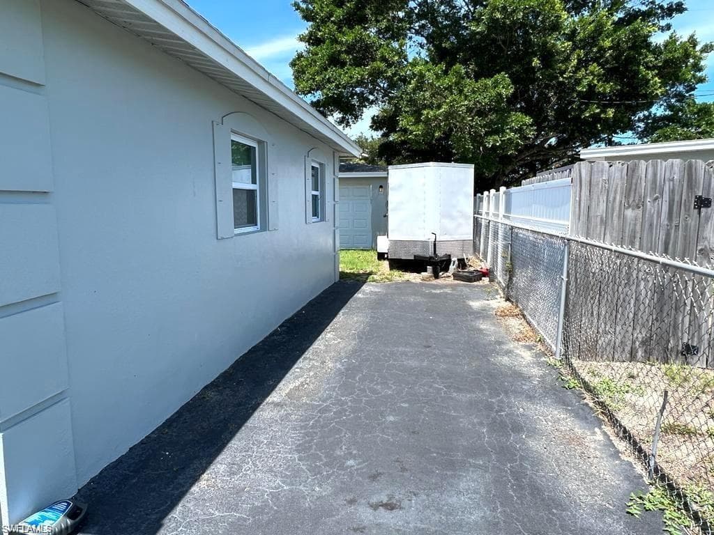 883 Coconut Cir, Naples, photo 2