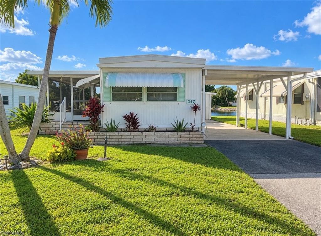257 Cape Sable Dr, Naples