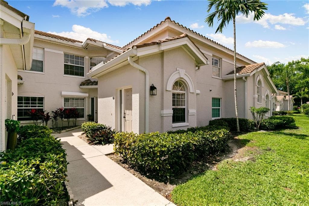 6927 Satinleaf Rd #203, Naples