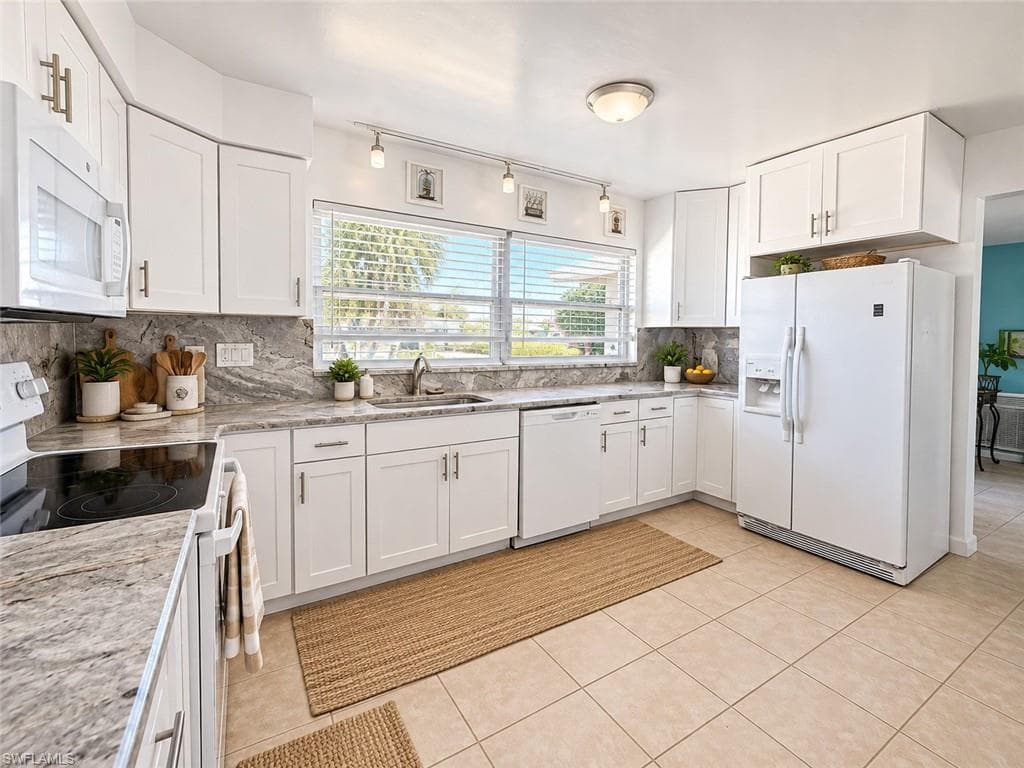 5224 Tower Dr, Cape Coral, photo 3