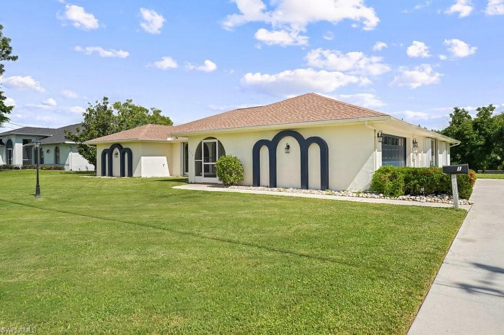 315 20th Ct, Cape Coral, photo 2