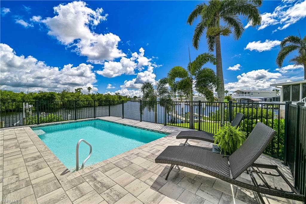 17731 Canal Cove Ct, Fort Myers Beach, photo 2