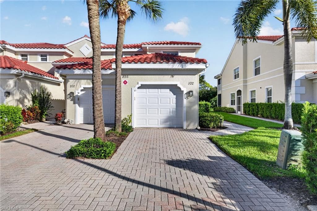895 Eastham Way #m102, Naples