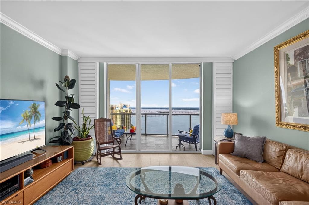 3000 Oasis Grand Blvd #2807, Fort Myers, photo 3