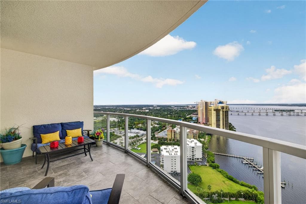 3000 Oasis Grand Blvd #2807, Fort Myers