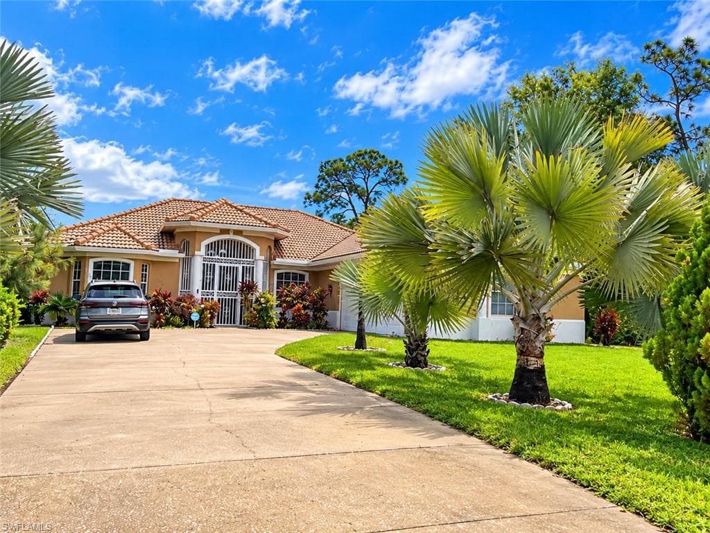 219 Columbus Ave, Lehigh Acres, photo 3