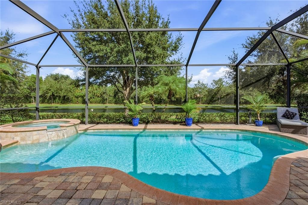 2870 Aviamar Cir, Naples, photo 2