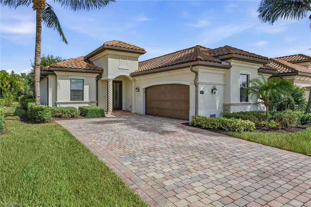 2870 Aviamar Cir, Naples