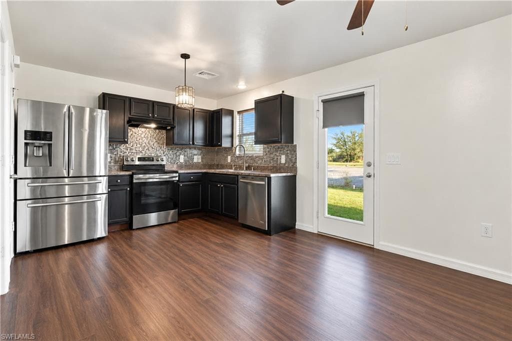 3327 6th Ter, Cape Coral, photo 3