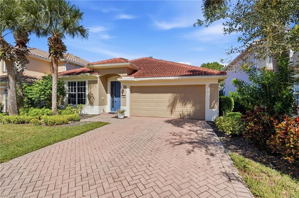 1955 Fairmont Ln, Naples