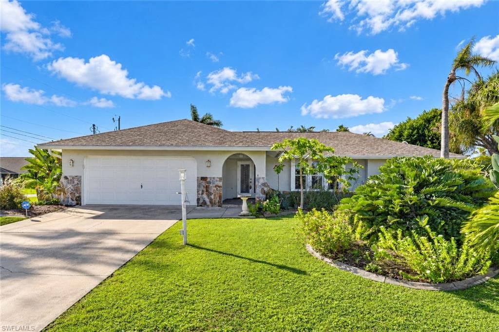 304 43rd Ln, Cape Coral, photo 2