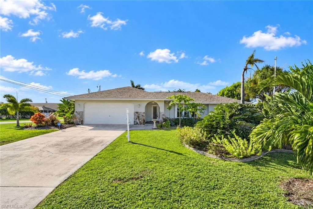 304 43rd Ln, Cape Coral