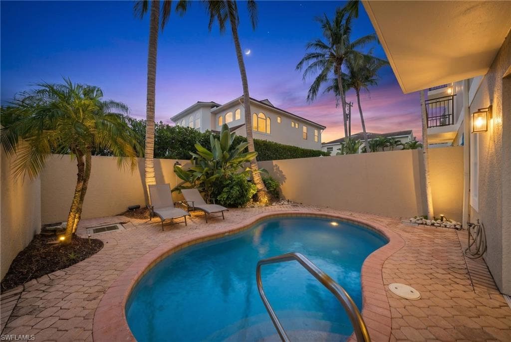572 11th Ave #2, Naples