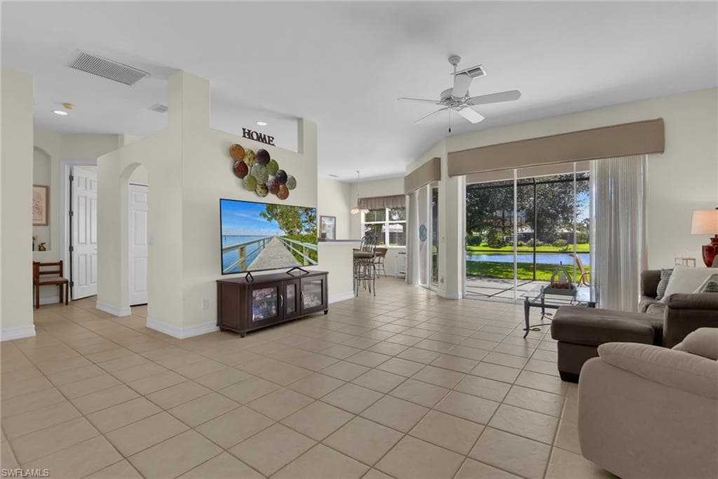 12530 Venicia Dr, Fort Myers, photo 2