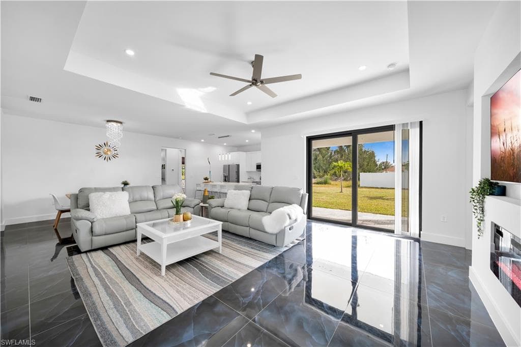 343 24th Pl, Cape Coral, photo 2